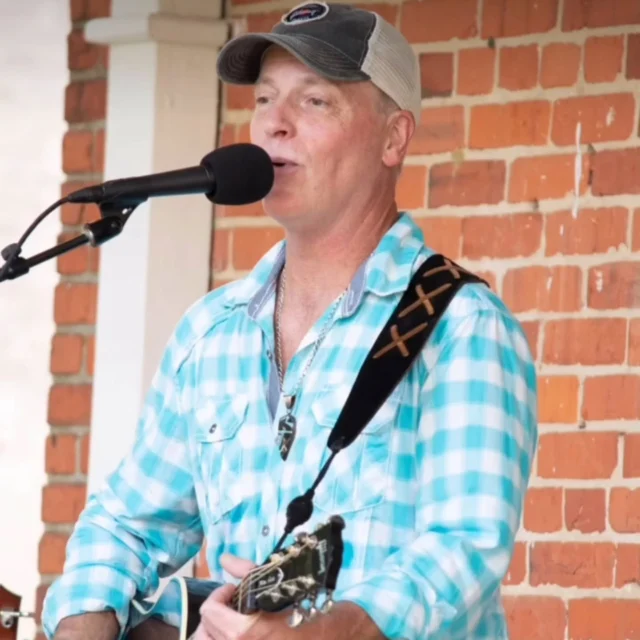 Happy Thursday! @donchidova is with us, and our LIVE music starting at 6p is @mikereedmusic2023 🎶🌮🍺